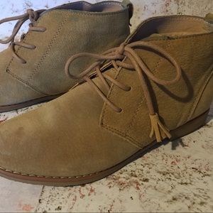 Women’s 10 tan leather booties lace up ankle boot